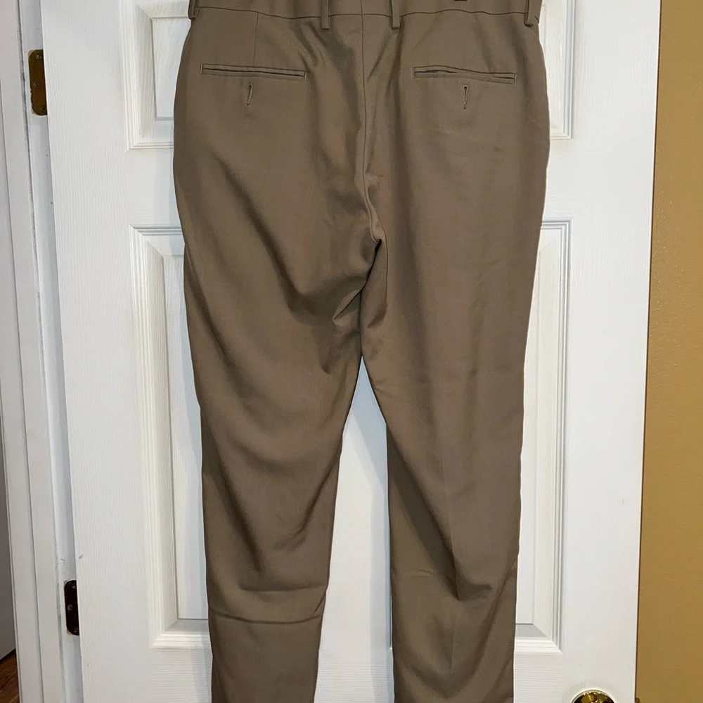Haggar premium comfort dress pant. Size 36X32. EUC